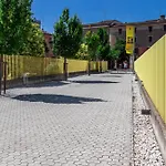Enzo Ferrari Museum -wifi, Train Station And Parking