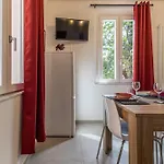 Enzo Ferrari Museum -wifi, Train Station And Parking Apartman