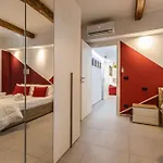 Enzo Ferrari Museum -wifi, Train Station And Parking Apartman *