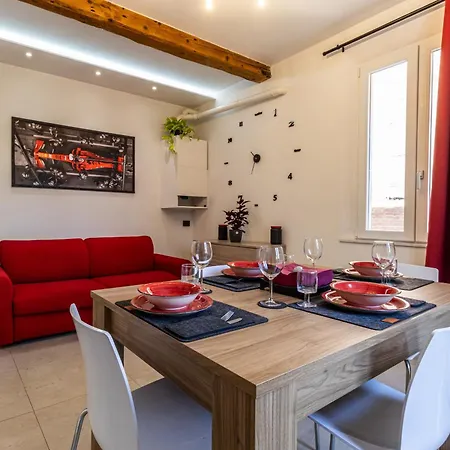 Enzo Ferrari Museum -wifi, Train Station And Parking Apartment *