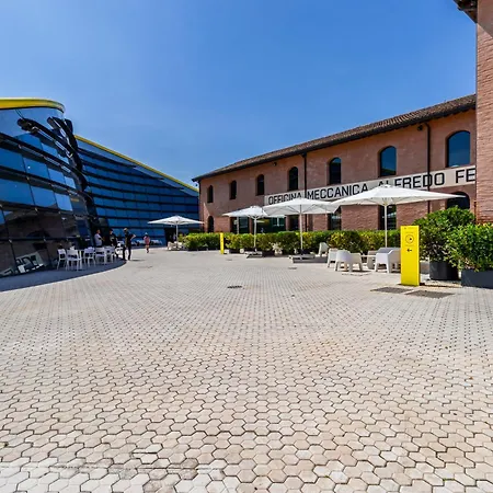 Enzo Ferrari Museum -wifi, Train Station And Parking Apartment *
