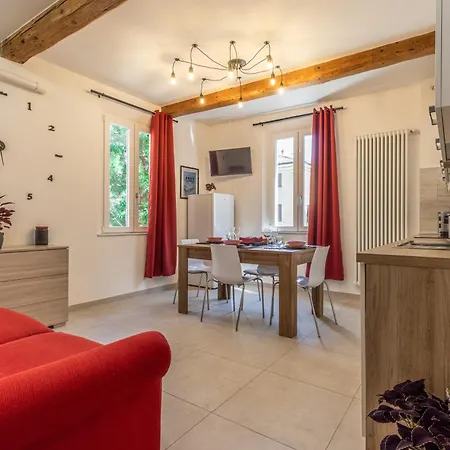 Enzo Ferrari Museum -wifi, Train Station And Parking Apartment *