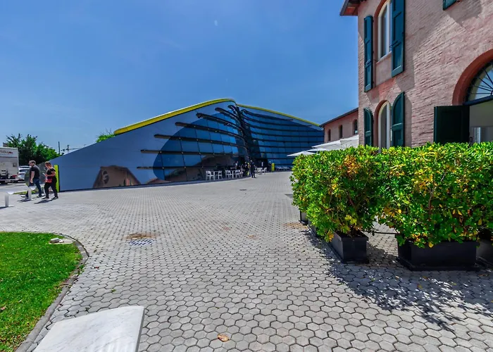 Enzo Ferrari Museum -wifi, Train Station And Parking Modena