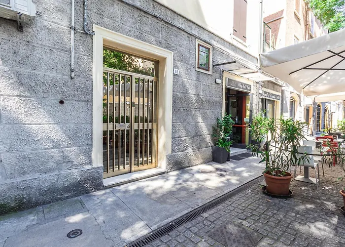 Enzo Ferrari Museum -wifi, Train Station And Parking * モデナ