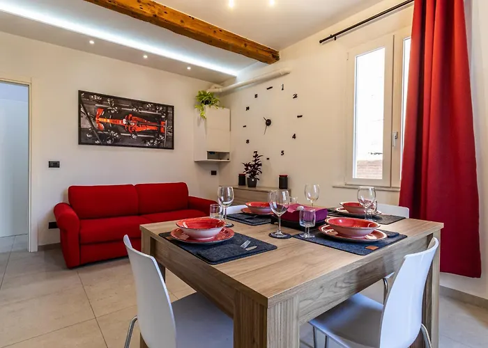 Enzo Ferrari Museum -wifi, Train Station And Parking Apartman *