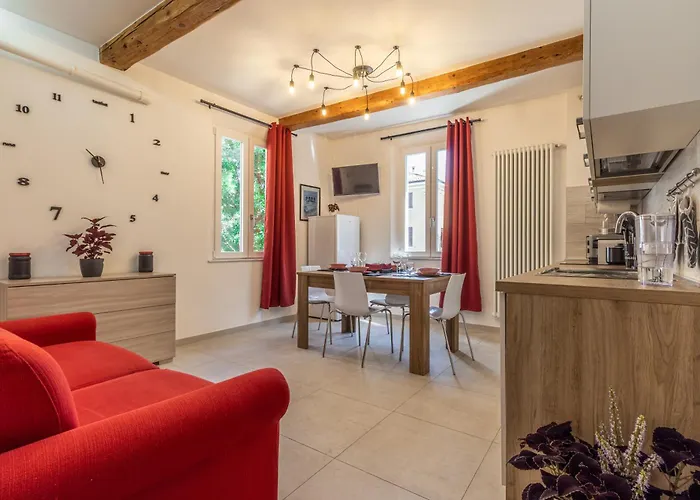 Enzo Ferrari Museum -wifi, Train Station And Parking アパート *