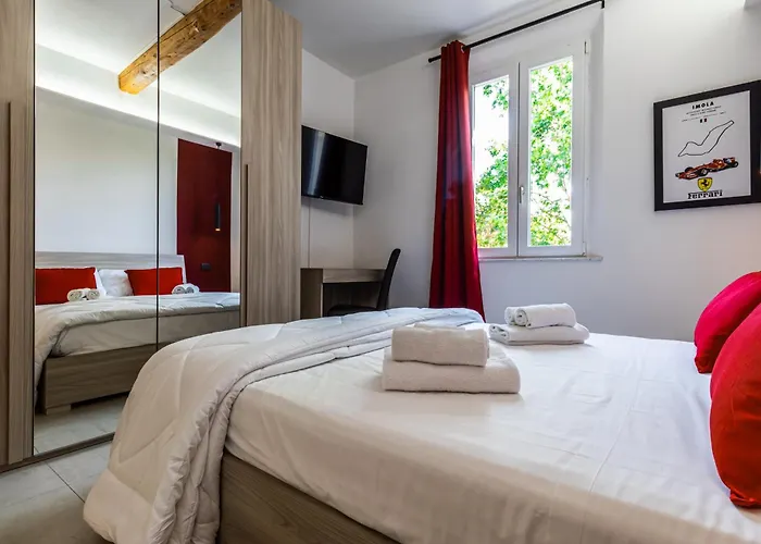 Enzo Ferrari Museum -wifi, Train Station And Parking *