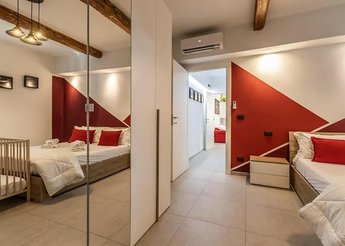 Enzo Ferrari Museum -wifi, Train Station And Parking Apartman *