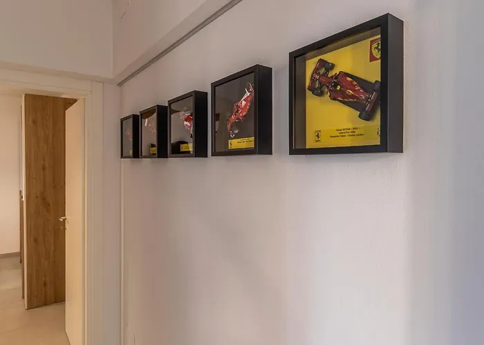 Enzo Ferrari Museum -wifi, Train Station And Parking アパート