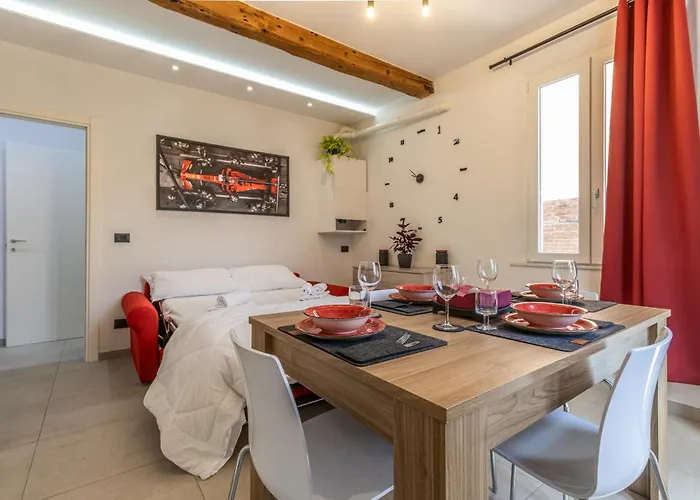 Enzo Ferrari Museum -wifi, Train Station And Parking Apartman